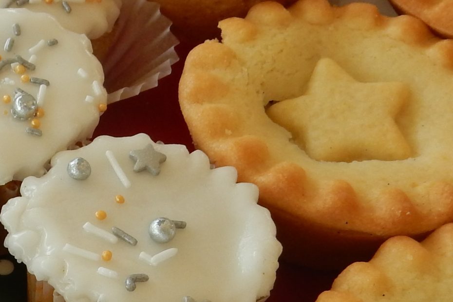 Fruit mince pie and a cup cake